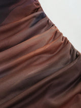 Robe longue tie dye à fines bretelles et ourlet sirène plissé