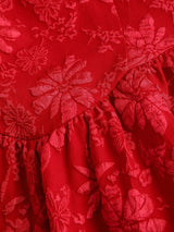 Robe courte dos nu à taille marquée et coupe évasée