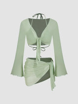 Ensemble bikini triangle col montant noué avec tenue de plage en maille